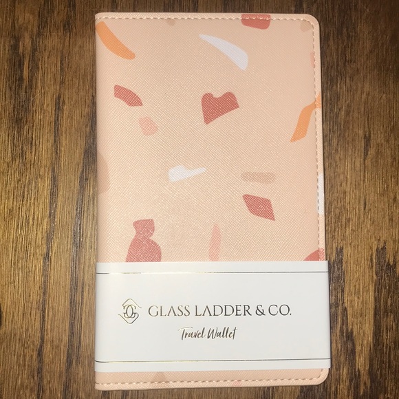 Travel wallet - Picture 1 of 2